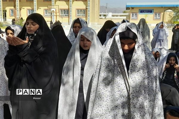 برگزاری ختم صلوات و دعا برای رزمندگان حماس و مقاومت در دبیرستان حضرت زینب کاشمر