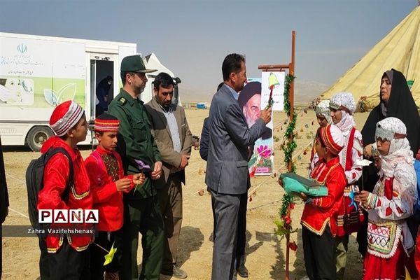 گرامیداشت هفته ملی کودک در مدارس عشایری سیار شهرستان شیروان