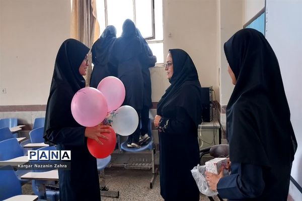 مسابقه نجات تخم مرغ در مدرسه خادم‌زاده