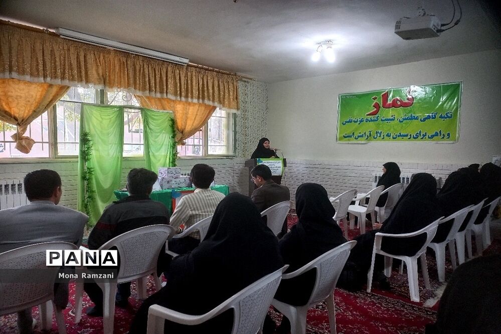 اولین جلسه انجمن اولیا در دبیرستان الزهرا با حضور کارشناس متوسطه دوم