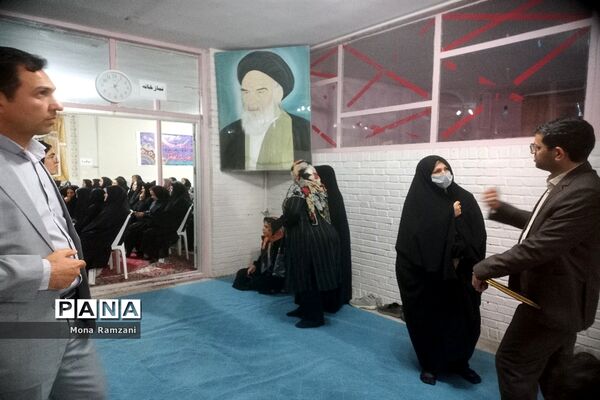 اولین جلسه انجمن اولیا در دبیرستان الزهرا با حضور کارشناس متوسطه دوم