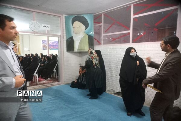اولین جلسه انجمن اولیا در دبیرستان الزهرا با حضور کارشناس متوسطه دوم