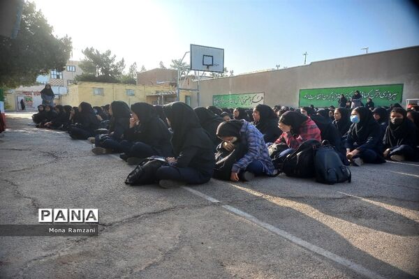 حضور جانشین فرماندهی انتظامی شهرستان کاشمر در دبیرستان الزهرا