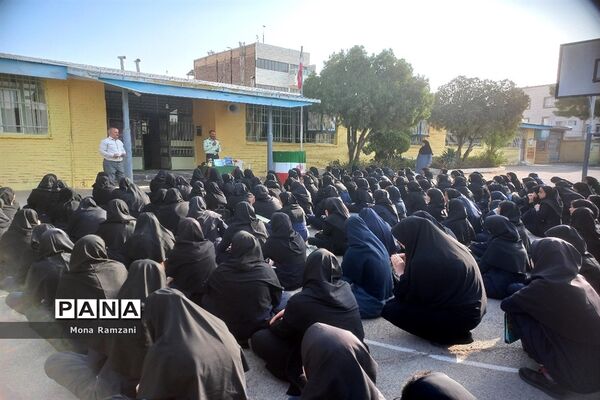حضور جانشین فرماندهی انتظامی شهرستان کاشمر در دبیرستان الزهرا