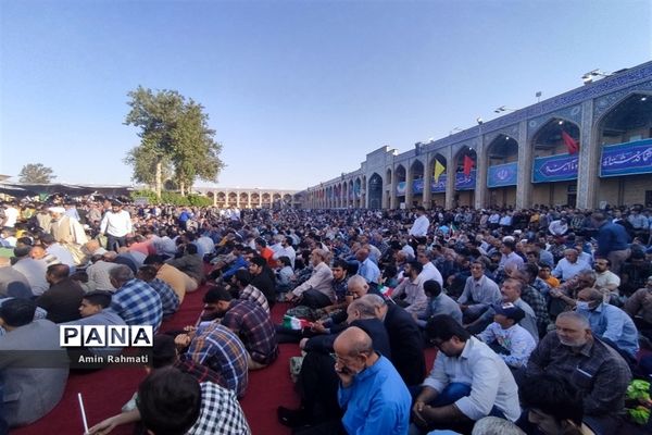 استقبال مردم شیراز از رئیس جمهوری در حرم مطهر شاهچراغ (ع)
