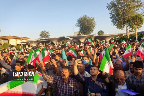 استقبال مردم شیراز از رئیس جمهوری در حرم مطهر شاهچراغ (ع)