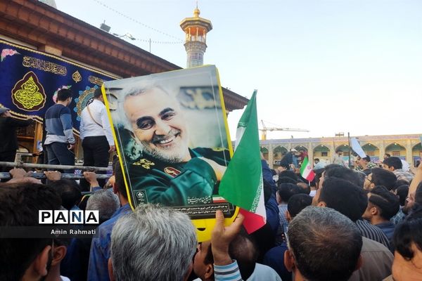 استقبال مردم شیراز از رئیس جمهوری در حرم مطهر شاهچراغ (ع)