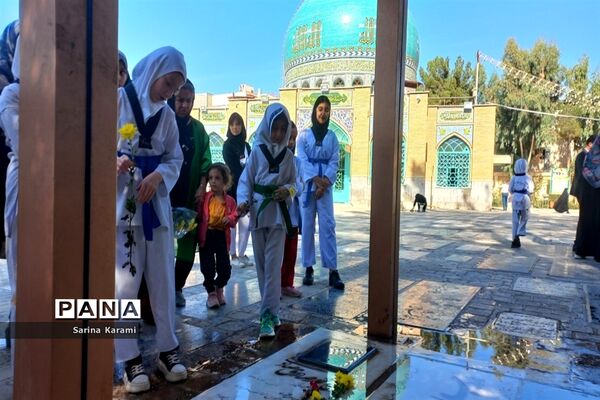 مراسم غبارروبی و میثاق با شهدای شهرستان رباط کریم