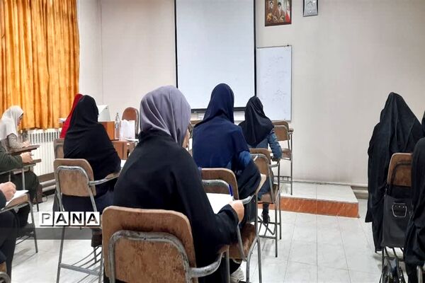 برگزاری آزمون پایان دوره کارکنان مدارس در قائمشهر