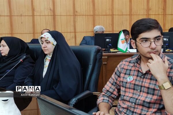 نشست صمیمانه نمایندگان دانش‌آموزان استان فارس با وزیر آموزش و پرورش