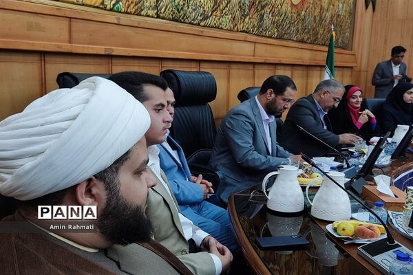 نشست صمیمانه نمایندگان دانش‌آموزان استان فارس با وزیر آموزش و پرورش