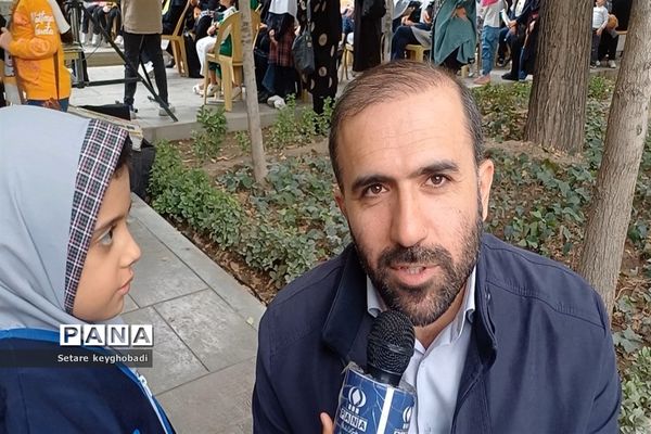 هفته دوم کتابخوانی همگانی در گذرگاه چهارباغ اصفهان