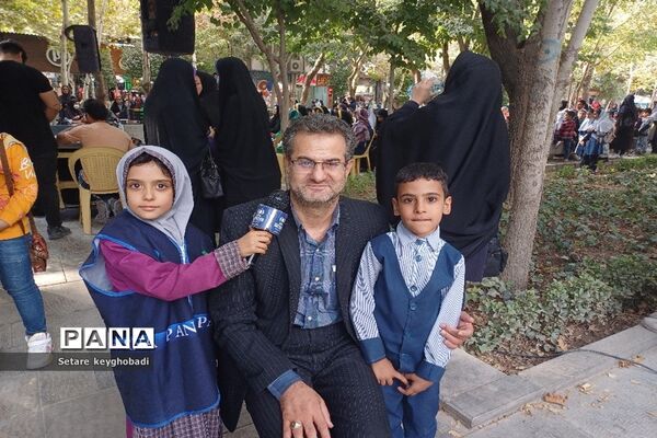 هفته دوم کتابخوانی همگانی در گذرگاه چهارباغ اصفهان