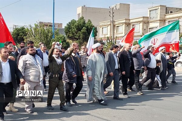 راهپیمایی ضد صهیونیستی دانش‌آموزان و فرهنگیان صفادشت در حمایت از مردم فلسطین