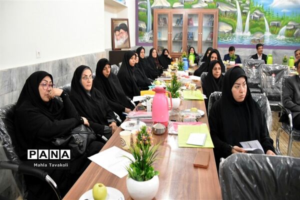 اولین جلسه  هم اندیشی مدیران متوسطه دوم ناحیه یک در دبیرستان آقا مصطفی خمینی