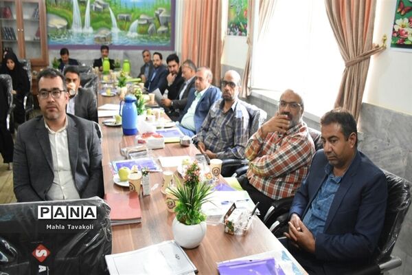 اولین جلسه  هم اندیشی مدیران متوسطه دوم ناحیه یک در دبیرستان آقا مصطفی خمینی