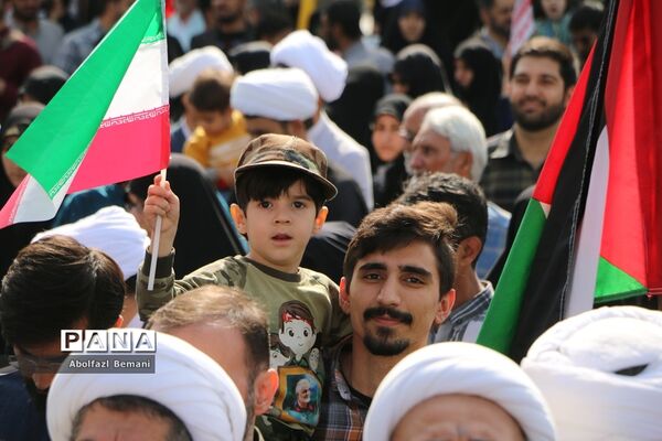 راهپیمایی مردم قم در حمایت از مبارزان فلسطینی