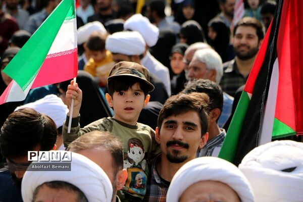 راهپیمایی مردم قم در حمایت از مبارزان فلسطینی