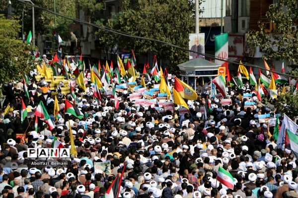 راهپیمایی مردم قم در حمایت از مبارزان فلسطینی