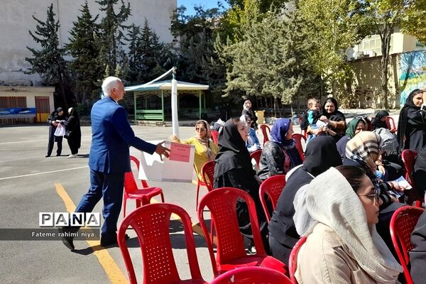 برگزاری انتخابات انجمن اولیا و مربیان در دبیرستان تربیت رودهن