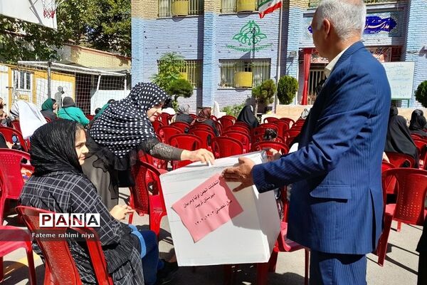 برگزاری انتخابات انجمن اولیا و مربیان در دبیرستان تربیت رودهن
