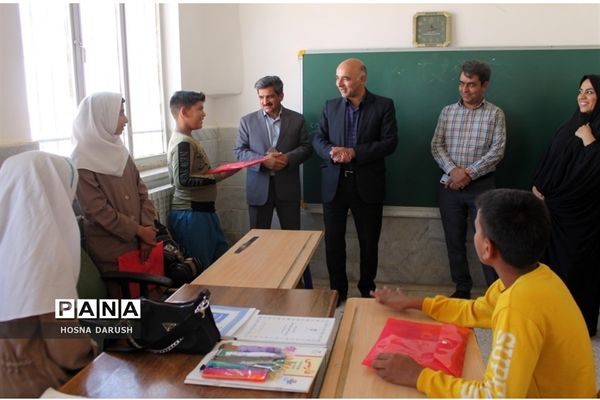 بازدید رئیس اداره آموزش و پرورش استثنایی ازمدارس شهرستان ششتمد