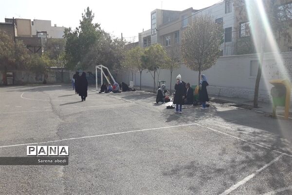 بزرگداشت روز سالمند با حضور پدربزرگ‌ها و مادربزرگ‌ها در دبستان شهدای راه آهن مشهد