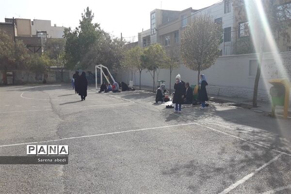 بزرگداشت روز سالمند با حضور پدربزرگ‌ها و مادربزرگ‌ها در دبستان شهدای راه آهن مشهد