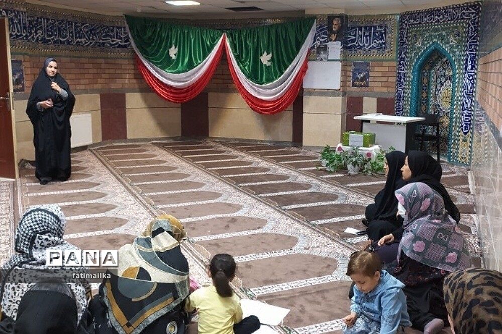 جلسه انتخابات انجمن اولیا و مربیان در دبیرستان دخترانه سردار شهید سلیمانی شهرستان فیروزکوه