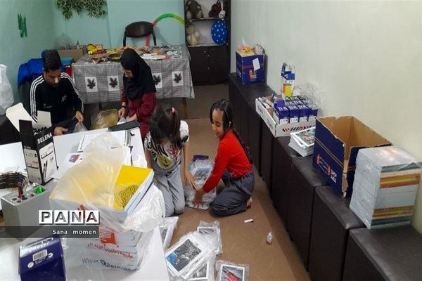 بسته‌بندی لوازم التحریر درکانون فرهنگی تربیتی استقلال برای مدارس محروم ناحیه ۶ مشهد