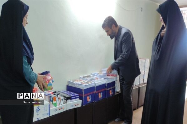 بسته‌بندی لوازم التحریر درکانون فرهنگی تربیتی استقلال برای مدارس محروم ناحیه ۶ مشهد