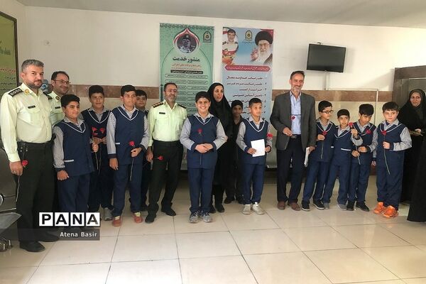 تقدیر دانش‌آموزان از نیروی‌انتظامی