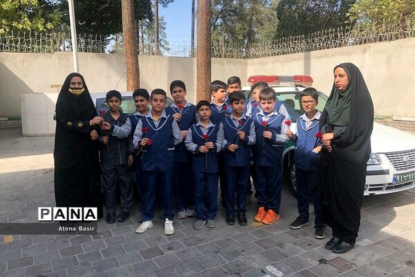 تقدیر دانش‌آموزان از نیروی‌انتظامی