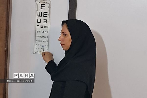 بررسی وضعیت سلامت جسمانی دانش‌آموزان دبیرستان نوین‌آفرین رودهن