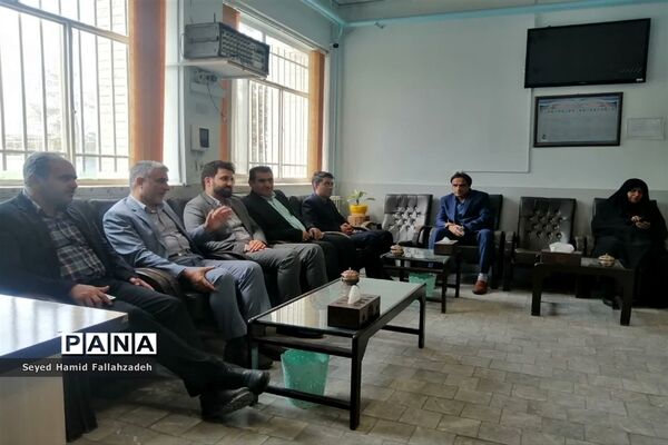 بازدید معاون پرورشی و تربیت‌بدنی اداره‌کل آموزش و پرورش یزد از دبستان حضرت قاسم ابن الحسن(ع)