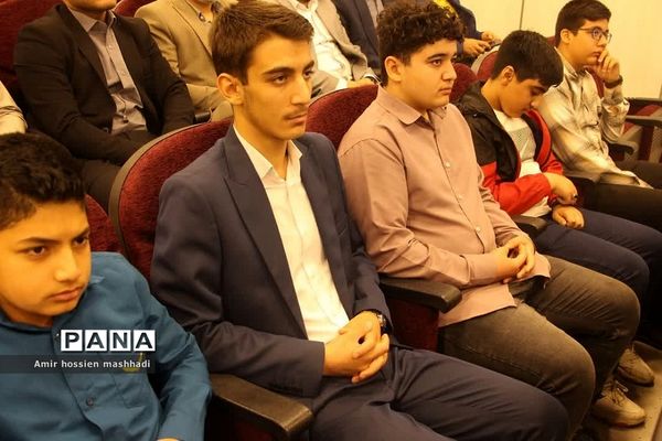 مراسم تقدیر از یاوران دانش‌آموز و فرهنگی نماز جمعه در رودهن
