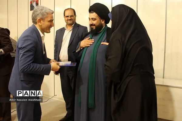 مراسم تقدیر از یاوران دانش‌آموز و فرهنگی نماز جمعه در رودهن
