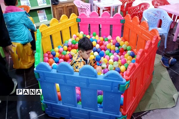 نمایشگاه استانی هفته کودک در ساری