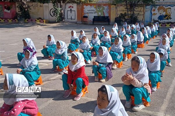 جشن قرآن پایه اول دبستان شهیده بنت‌الهدی شهرستان‌فیروزکوه