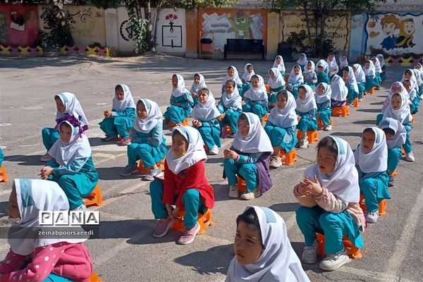 جشن قرآن پایه اول دبستان شهیده بنت‌الهدی شهرستان‌فیروزکوه
