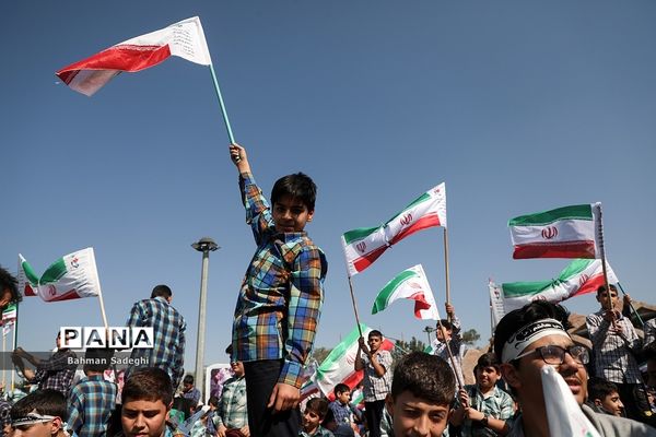 آیین افتتاحیه اردوهای دانش‌آموزی راهیان بهشت