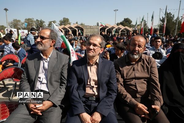 آیین افتتاحیه اردوهای دانش‌آموزی راهیان بهشت