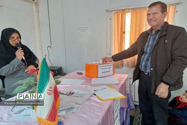 اولین جلسه مجمع انتخابات انجمن اولیاء و مربیان در دبیرستان عصمت
