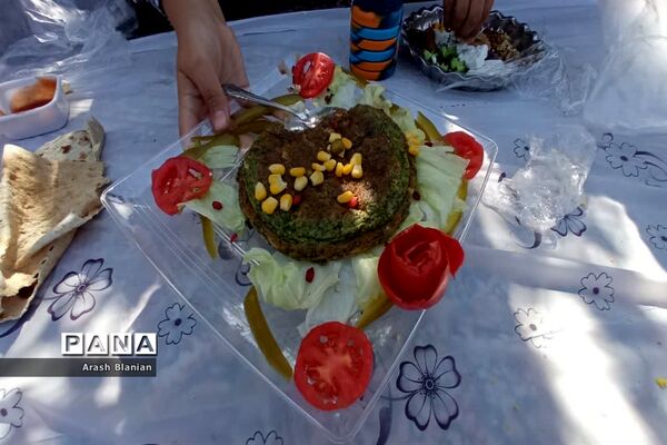 روز صبحانه سالم در دبستان آیت الله نایینی شهرستان نایین