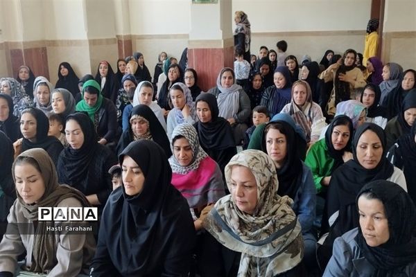 برگزاری جلسه انتخابات انجمن اولیا و مربیان در شهرستان‌ قرچک