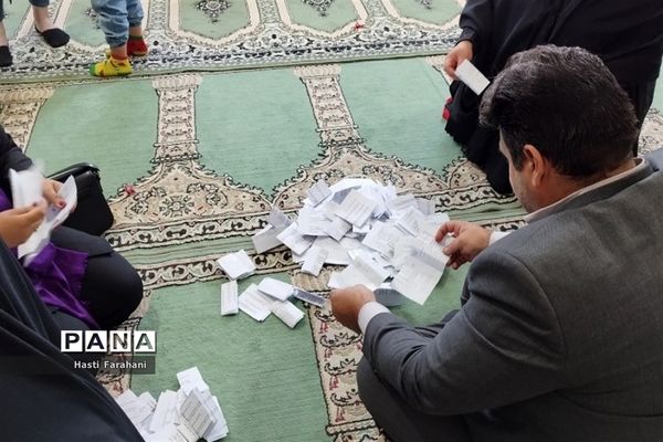 برگزاری جلسه انتخابات انجمن اولیا و مربیان در شهرستان‌ قرچک