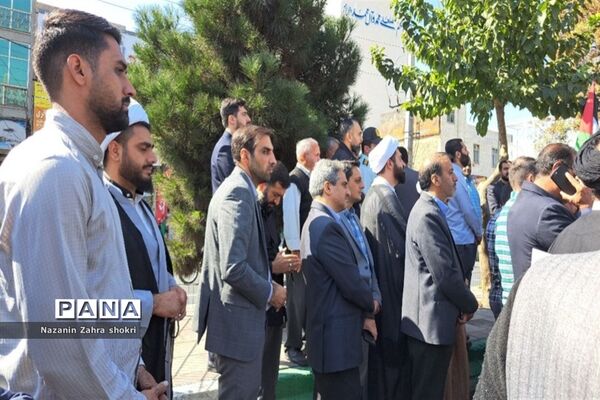 حضور دانش‌آموزان مدرسه شهدای محراب در تجمع حمایت از کودکان غزه در شهرستان قرچک
