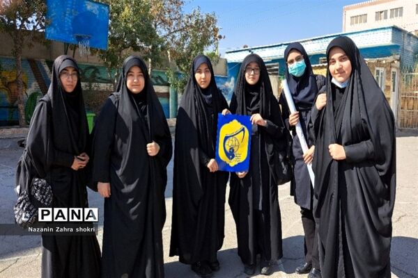 حضور دانش‌آموزان مدرسه شهدای محراب در تجمع حمایت از کودکان غزه در شهرستان قرچک