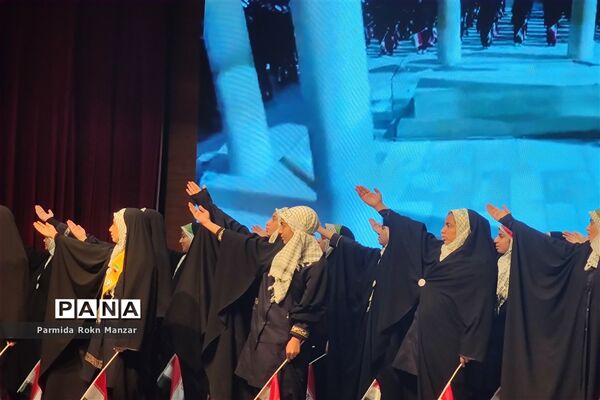 تجلیل ازدانش‌آموزان ممتاز شاهد و ایثارگر