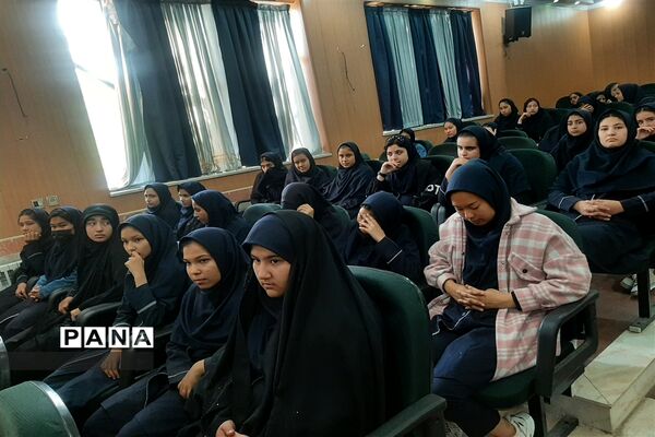 کارگاه تاب‌آوری بر مبنای امید به مناسبت هفته بهداشت و  روان در اداره آموزش پرورش شهر جوادآباد